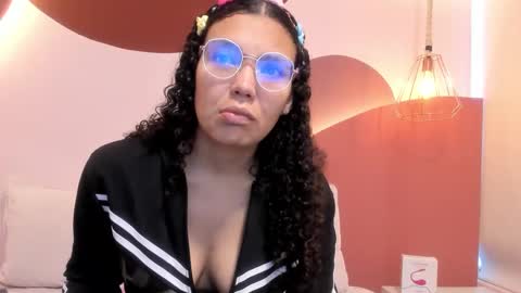 Snapshot of starkjoness chatting on 09.11.25 Stark Jones online show from 09.11.25