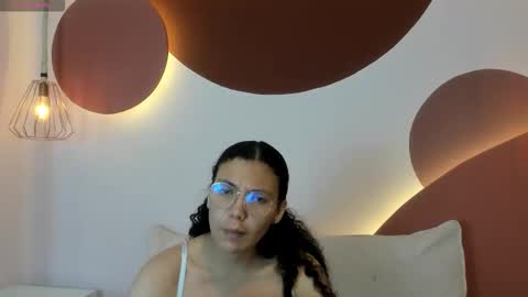 Snapshot of starkjoness chatting on 09.12.25 Stark Jones online show from 09.12.25