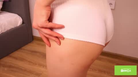 Snapshot of starlace_ chatting on 10.26.25 Nina online show from 10.26.25