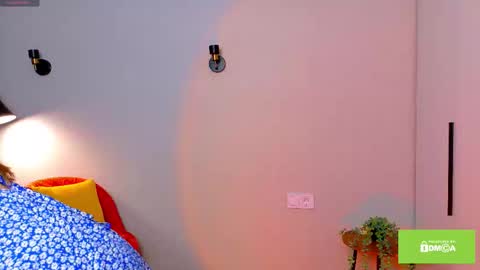 Snapshot of starlace_ chatting on 11.08.25 Nina online show from 11.08.25