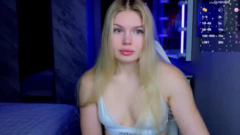 Snapshot of starlight_2004 chatting on 04.19.26 Caroline online show from 04.19.26