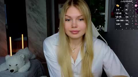 Snapshot of starlight_2004 chatting on 05.28.26 Caroline online show from 05.28.26