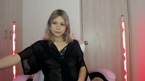 Snapshot of starmoonly chatting on 05.10.26 starmoonly online show from 05.10.26