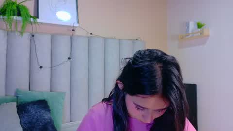 Snapshot of starrmoon__ chatting on 06.19.26 M O O N online show from 06.19.26