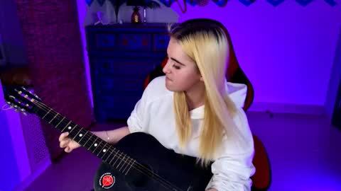 stef_nicks online show from 09.13.25