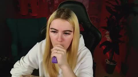 stef_nicks online show from 10.10.25