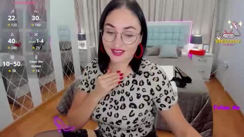 Snapshot of stefanawinter chatting on 10.16.25 StefanaWinter online show from 10.16.25