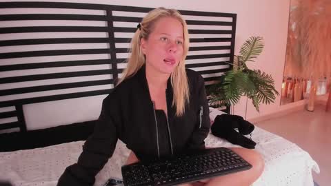 Snapshot of stefannny_ chatting on 12.02.24 Stefanny online show from 12.02.24