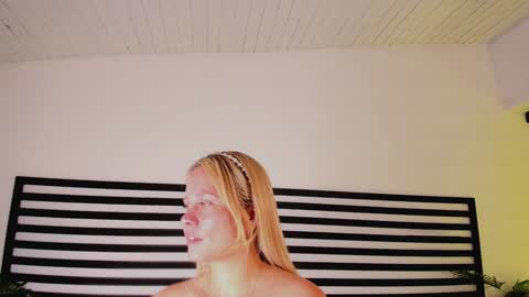 Snapshot of stefannny_ chatting on 12.13.24 Stefanny online show from 12.13.24