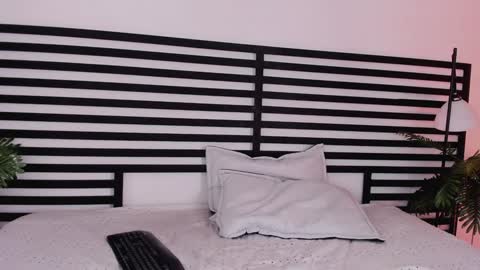 Snapshot of stefannny_ chatting on 12.17.24 Stefanny online show from 12.17.24