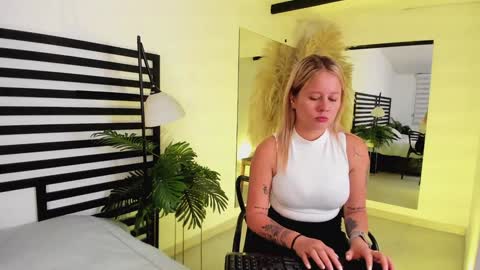 Snapshot of stefannny_ chatting on 12.24.24 Stefanny online show from 12.24.24