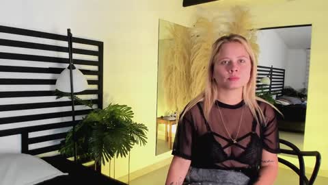 Snapshot of stefannny_ chatting on 12.27.24 Stefanny online show from 12.27.24