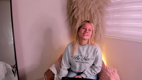 Snapshot of stefannny_ chatting on 01.02.25 Stefanny online show from 01.02.25