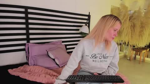 Snapshot of stefannny_ chatting on 01.07.25 Stefanny online show from 01.07.25