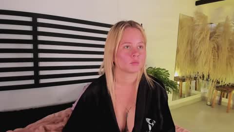 Snapshot of stefannny_ chatting on 01.07.25 Stefanny online show from 01.07.25