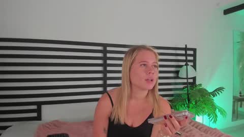 Snapshot of stefannny_ chatting on 01.29.25 Stefanny online show from 01.29.25