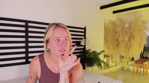 Snapshot of stefannny_ chatting on 02.02.25 Stefanny online show from 02.02.25