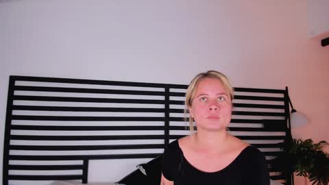 Snapshot of stefannny_ chatting on 02.04.25 Stefanny online show from 02.04.25