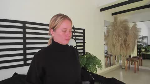 Snapshot of stefannny_ chatting on 02.18.25 Stefanny online show from 02.18.25