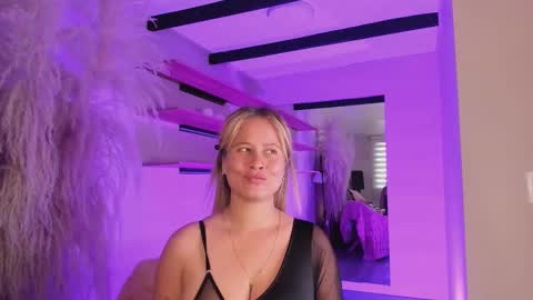 Snapshot of stefannny_ chatting on 02.26.25 Stefanny online show from 02.26.25