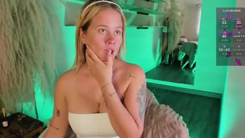 Snapshot of stefannny_ chatting on 02.27.25 Stefanny online show from 02.27.25