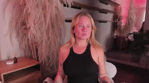 Snapshot of stefannny_ chatting on 03.06.25 Stefanny online show from 03.06.25