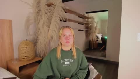 Snapshot of stefannny_ chatting on 03.08.25 Stefanny online show from 03.08.25