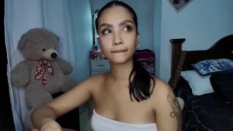 Im MiaIts my first day here  online show from 10.02.25