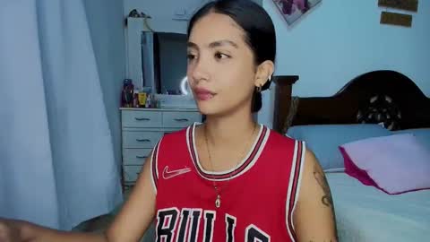 Im MiaIts my first day here  online show from 10.13.25
