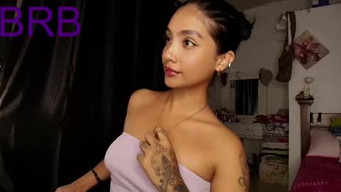 Im MiaIts my first day here  online show from 10.20.25