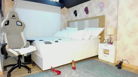 Snapshot of stefi_alizon chatting on 10.29.25 Zuly online show from 10.29.25