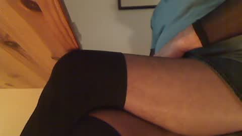 Snapshot of stefison chatting on 11.23.25 stefan online show from 11.23.25