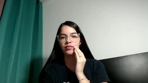 Snapshot of stella_art chatting on 01.04.25 Stella online show from 01.04.25