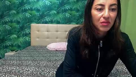 Snapshot of stella_john chatting on 01.06.25 Stella John online show from 01.06.25