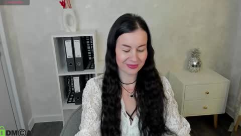 stella online show from 10.15.25