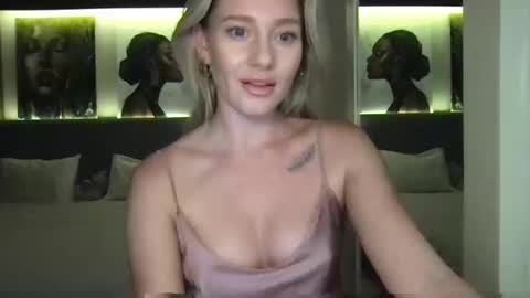 Snapshot of stella_loveu chatting on 09.23.25 Stella online show from 09.23.25