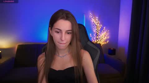 stellahoneywell online show from 11.03.25