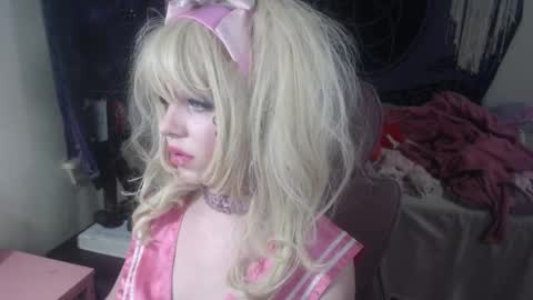 Snapshot of stellalocke chatting on 09.12.25 StellaLocke online show from 09.12.25