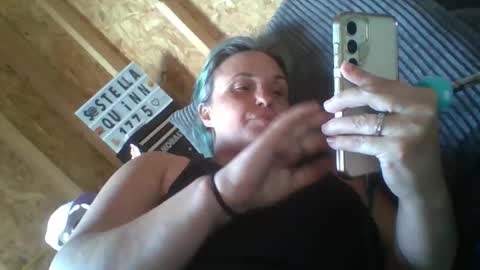 Snapshot of stellaquinn1775 chatting on 12.17.25 Stella online show from 12.17.25