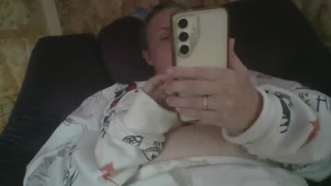 Snapshot of stellaquinn1775 chatting on 12.18.25 Stella online show from 12.18.25