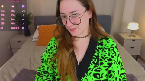 Snapshot of steph_sweet chatting on 12.12.24 Emma online show from 12.12.24