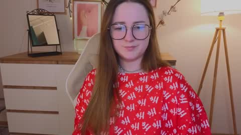 Snapshot of steph_sweet chatting on 12.18.24 Emma online show from 12.18.24