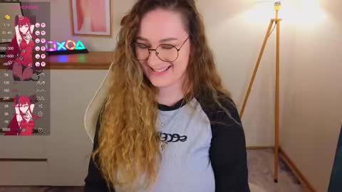Snapshot of steph_sweet chatting on 10.21.25 Emma online show from 10.21.25
