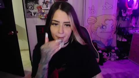 Snapshot of stephani_rousso chatting on 08.04.26 joha cosmo online show from 08.04.26