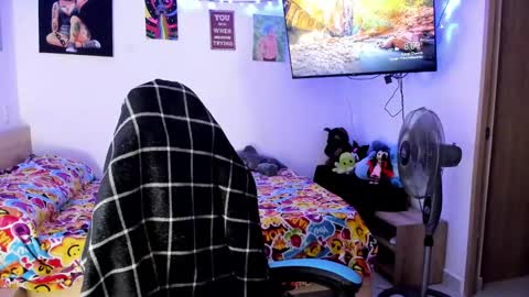 Stephany  independient model  online show from 01.28.25