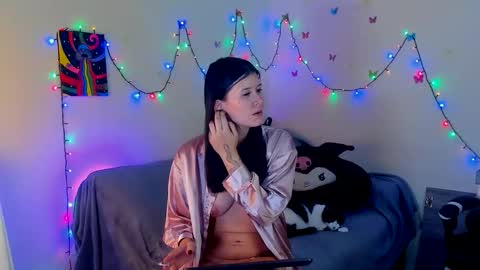 Stephany  independient model  online show from 11.19.25