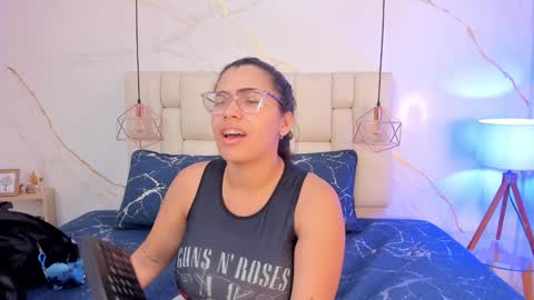 Stefanny online show from 12.19.24