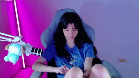 Snapshot of stephybrown chatting on 04.25.26 stephy online show from 04.25.26
