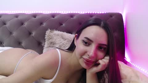 Snapshot of stepmommy19 chatting on 01.25.25 StepMommy19 online show from 01.25.25