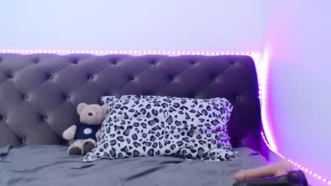 Snapshot of stepmommy19 chatting on 10.16.25 StepMommy19 online show from 10.16.25